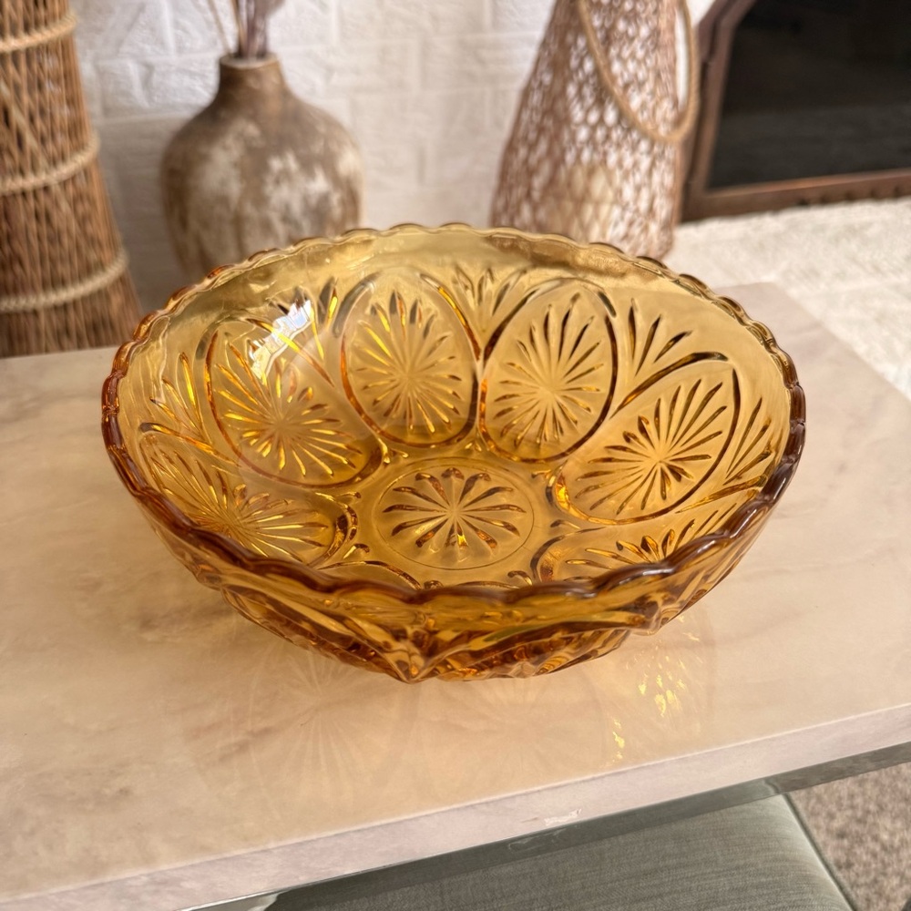 Vintage Anchor Hocking Medallion Honey Amber Glass 8" Serving bowl